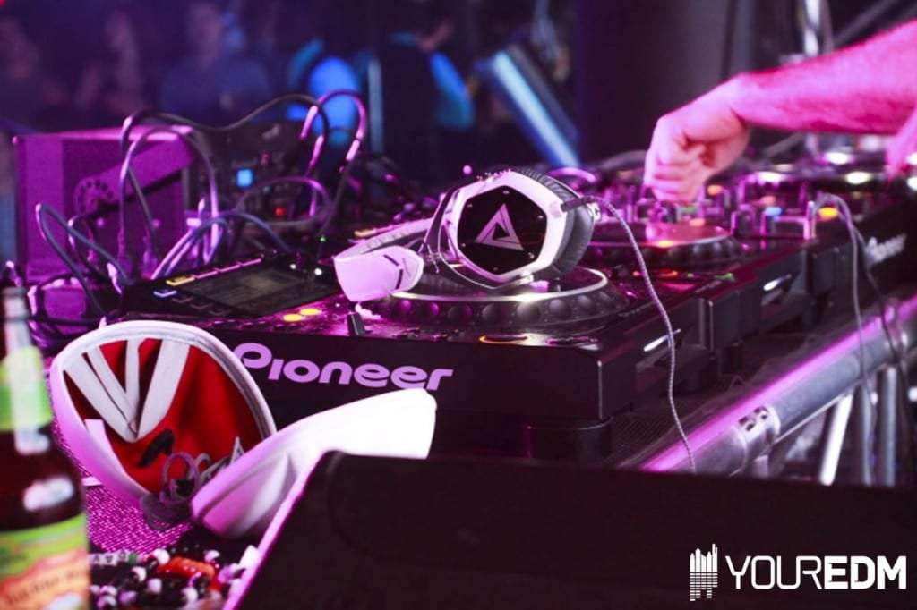 Five-Habits-of-Highly-Effective-DJs-Your-EDM