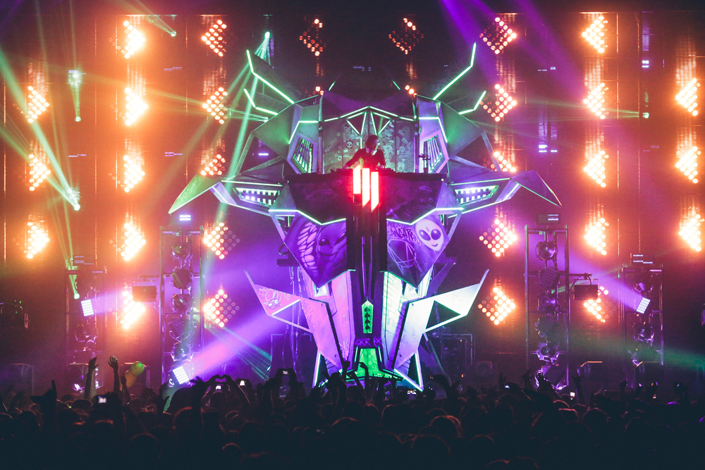 skrillex_mothershiptour_spaceship2