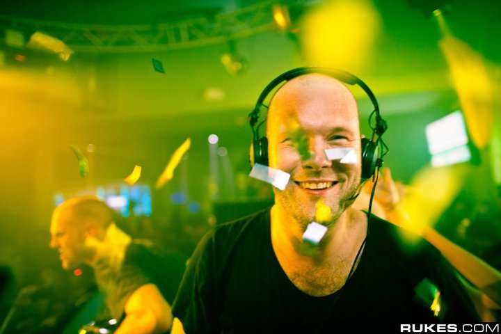 olle dada life at a show