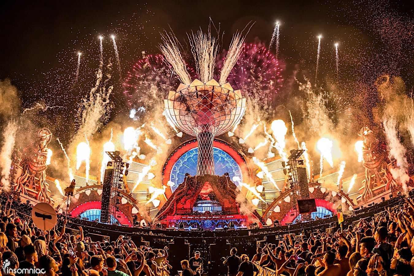 Watch The Edc Las Vegas Live Stream 16 Day 2 Your Edm