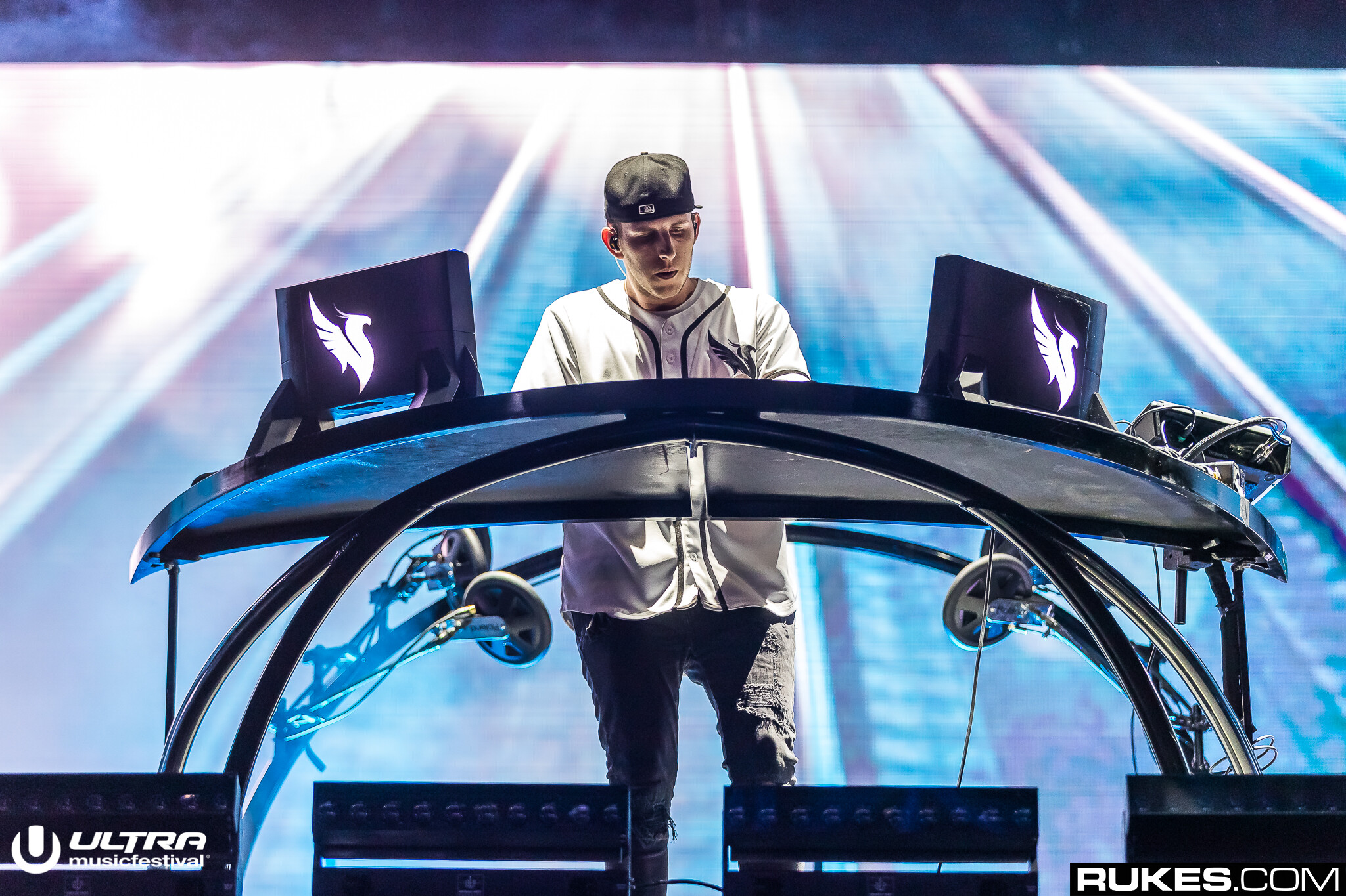 Illenium Debuts New Collaboration With Jon Bellion At Ubbi - 